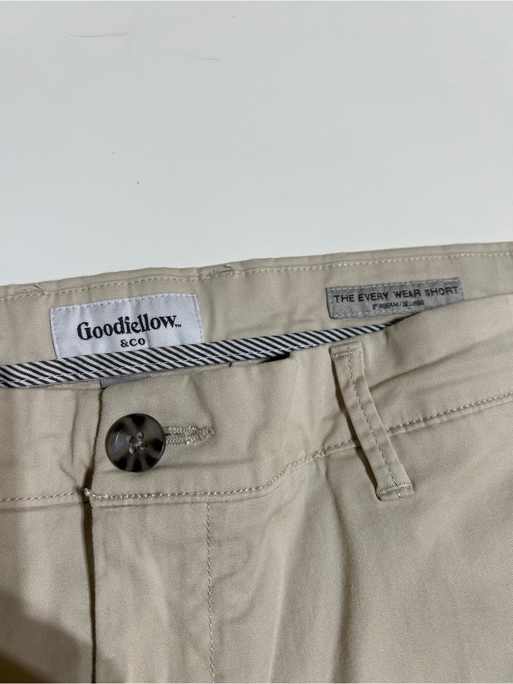 Goodfellow & Co Beige Flat-Front Shorts size 16    40 waist